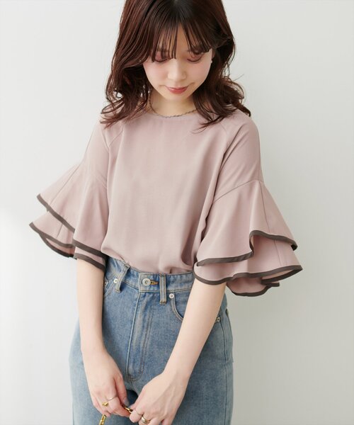 natural couture(ナチュラルクチュール)の「ラッフルフレア袖配色ブラウス(シャツ/ブラウス・レディース・ラベンダー/ベージュ/ブラック/ブルー/オフホワイト・FREE)」の4枚目の写真
