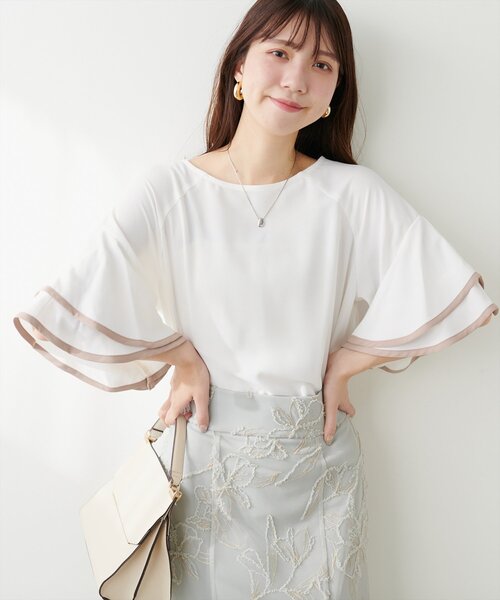 natural couture(ナチュラルクチュール)の「ラッフルフレア袖配色ブラウス(シャツ/ブラウス・レディース・ラベンダー/ベージュ/ブラック/ブルー/オフホワイト・FREE)」の8枚目の写真
