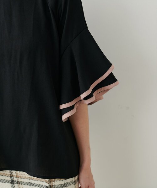 natural couture(ナチュラルクチュール)の「ラッフルフレア袖配色ブラウス(シャツ/ブラウス・レディース・ラベンダー/ベージュ/ブラック/ブルー/オフホワイト・FREE)」の21枚目の写真