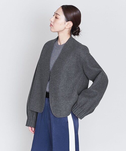 ASTRAET（アストラット）の「＜ASTRAET＞タック  ノーボタン リバージャケット②（ノーカラーコート・レディース・グレー・0/1）」の3枚目の写真