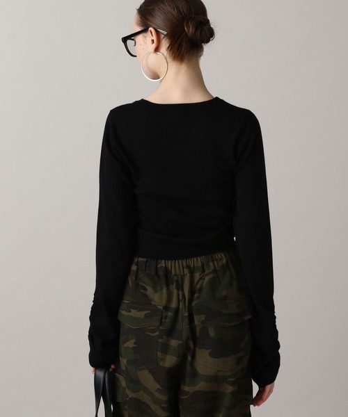 FOREVER 21（フォーエバー トゥエンティーワン）の「【2024FW】ハイゲージ袖シャーリングニット（ニット/セーター・レディース・ネイビー/レッド/ブラック/グレー・SMALL/MEDIUM）」の8枚目の写真