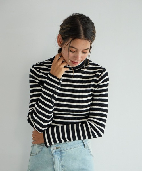 BAYFLOW（ベイフロー）の「[袖口ボタンがポイント]リブタートルニットプルオーバー（ニット/セーター・レディース・ブラック×ホワイト/レッド/ブラック/グレー・SMALL/MEDIUM）」の8枚目の写真