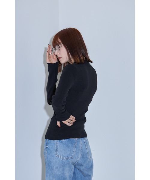 leimn(レイムン)の「フィンガーホールハーフジップリブニットポロシャツ(ニット/セーター・レディース・アイボリー/チャコールグレー/ブラック・FREE)」の7枚目の写真