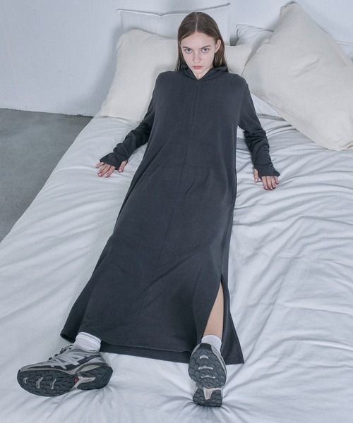 le ELMi（ルエルミ）の「High neck long zip maxi dress / ハイネック