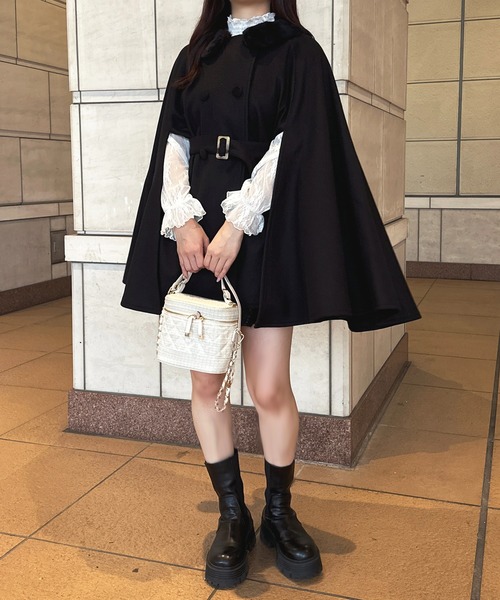 apres jour（アプレジュール）の「襟ファーベスト付きケープコート【ZOZOTOWN限定アイテム】（ポンチョ・レディース・ブラック/ピンクベージュ/オフホワイト・フリー/X-LARGE）」の18枚目の写真