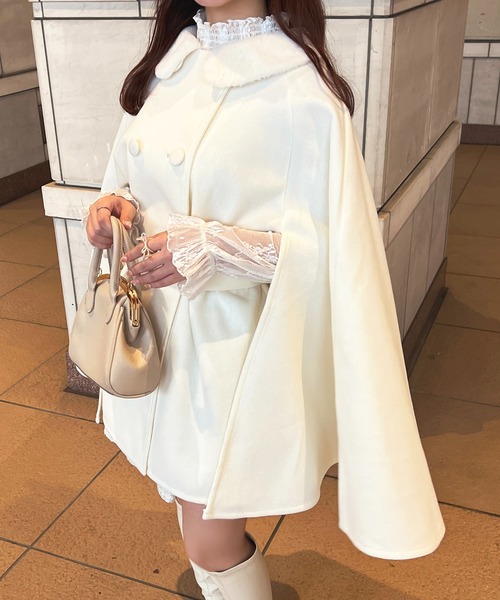 apres jour（アプレジュール）の「襟ファーベスト付きケープコート【ZOZOTOWN限定アイテム】（ポンチョ・レディース・ブラック/ピンクベージュ/オフホワイト・フリー/X-LARGE）」の6枚目の写真