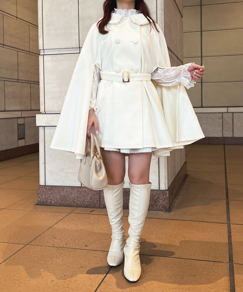 apres jour（アプレジュール）の「襟ファーベスト付きケープコート【ZOZOTOWN限定アイテム】（ポンチョ・レディース・ブラック/ピンクベージュ/オフホワイト・フリー/X-LARGE）」の9枚目の写真