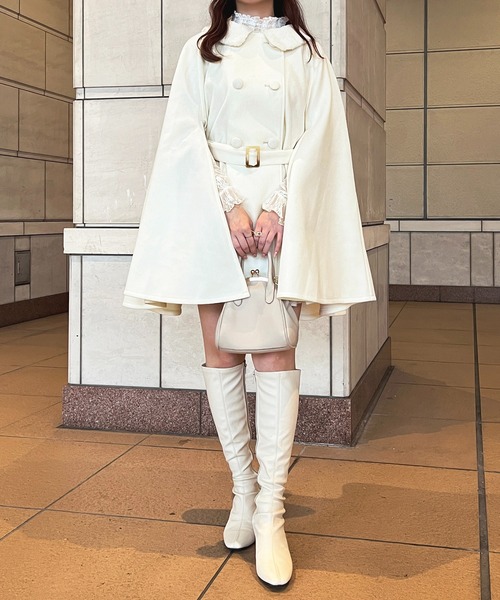 apres jour（アプレジュール）の「襟ファーベスト付きケープコート【ZOZOTOWN限定アイテム】（ポンチョ・レディース・ブラック/ピンクベージュ/オフホワイト・フリー/X-LARGE）」の11枚目の写真