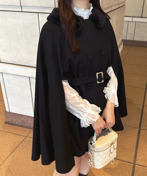 apres jour（アプレジュール）の「襟ファーベスト付きケープコート【ZOZOTOWN限定アイテム】（ポンチョ・レディース・ブラック/ピンクベージュ/オフホワイト・フリー/X-LARGE）」の15枚目の写真