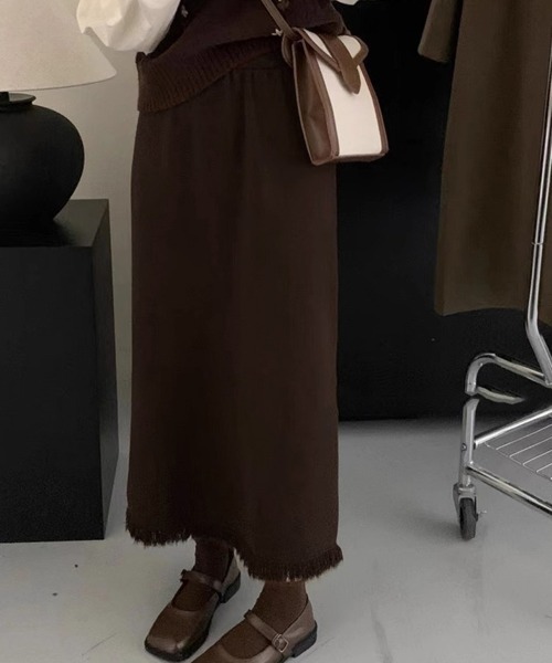 Miniministore(ミニミニストア)の「ロングスカート 裾フリンジニットスカート(スカート・レディース・アイボリー/ブラック/ダークグレー/ベージュ/ダークブラウン・FREE)」の4枚目の写真