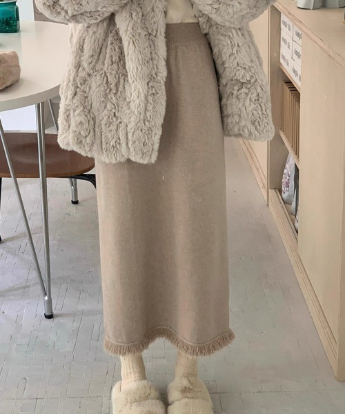 Miniministore(ミニミニストア)の「ロングスカート 裾フリンジニットスカート(スカート・レディース・アイボリー/ブラック/ダークグレー/ベージュ/ダークブラウン・FREE)」の5枚目の写真
