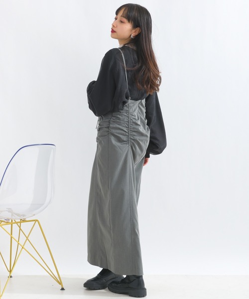 terrace(テラス)の「シャーリングサスペンダースカート(つなぎ/オールインワン・レディース・ベージュ/チャコール/ブラック・MEDIUM)」の9枚目の写真