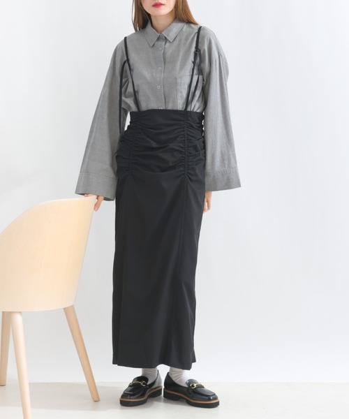 terrace(テラス)の「シャーリングサスペンダースカート(つなぎ/オールインワン・レディース・ベージュ/チャコール/ブラック・MEDIUM)」の14枚目の写真