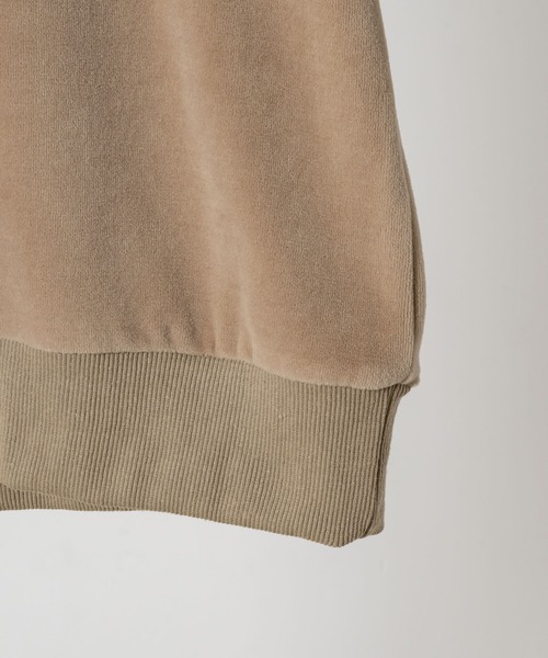 soerte（ソエルテ）の「Loose v-neck velvet sweat / ルーズVネックベルベットスウェット（スウェット・メンズ・アイボリー/ブラウン・3/2/1）」の12枚目の写真