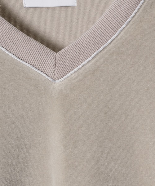 soerte（ソエルテ）の「Loose v-neck velvet sweat / ルーズVネックベルベットスウェット（スウェット・メンズ・アイボリー/ブラウン・3/2/1）」の16枚目の写真