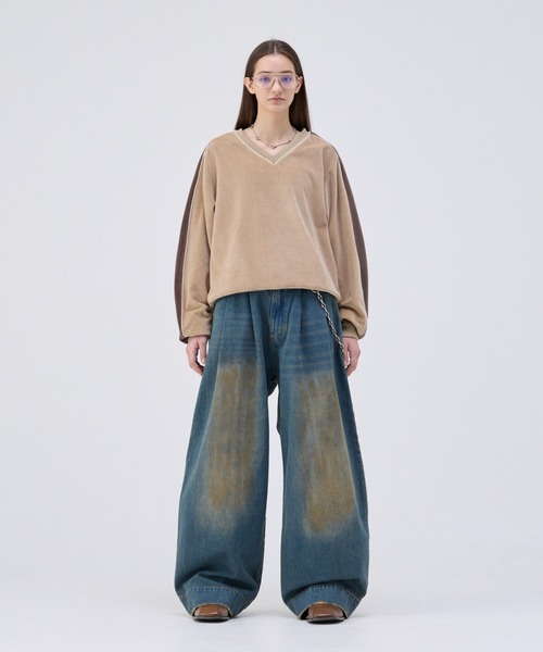 soerte（ソエルテ）の「Loose v-neck velvet sweat / ルーズVネックベルベットスウェット（スウェット・メンズ・アイボリー/ブラウン・3/2/1）」の20枚目の写真