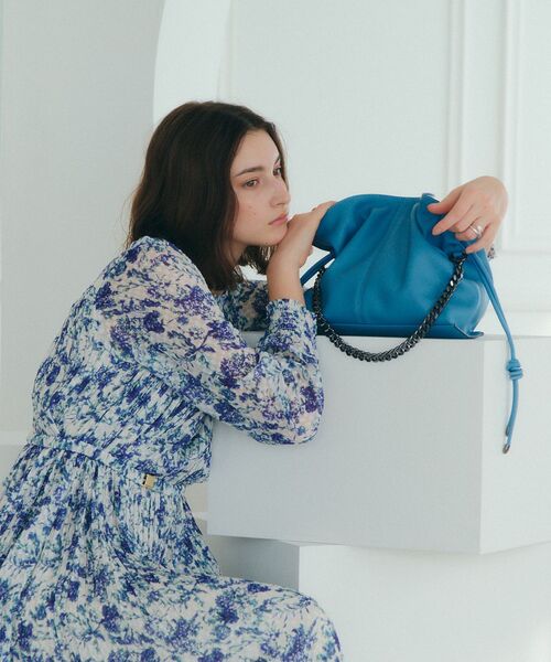 YECCA VECCA(イェッカヴェッカ)の「2wayチェーンギャザーバッグ(ショルダーバッグ・レディース・ブラック/ブルー/シルバー/ゴールド・FREE)」の7枚目の写真