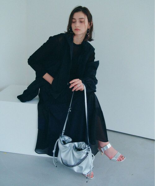 YECCA VECCA(イェッカヴェッカ)の「2wayチェーンギャザーバッグ(ショルダーバッグ・レディース・ブラック/ブルー/シルバー/ゴールド・FREE)」の11枚目の写真