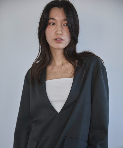 feepur（フェピュール）の「【セットアップ可】Vネックプルオーバー（その他トップス・レディース・チャコールグレー/グレイッシュベージュ/ブラック/ブラウン・MEDIUM）」の17枚目の写真