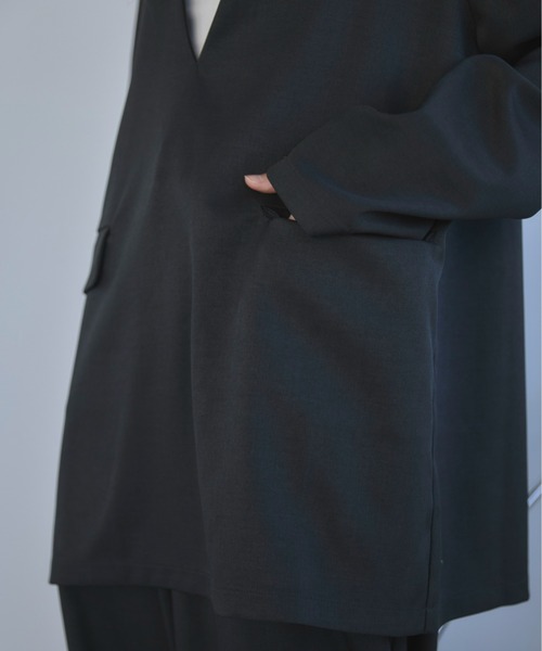 feepur（フェピュール）の「【セットアップ可】Vネックプルオーバー（その他トップス・レディース・チャコールグレー/グレイッシュベージュ/ブラック/ブラウン・MEDIUM）」の18枚目の写真