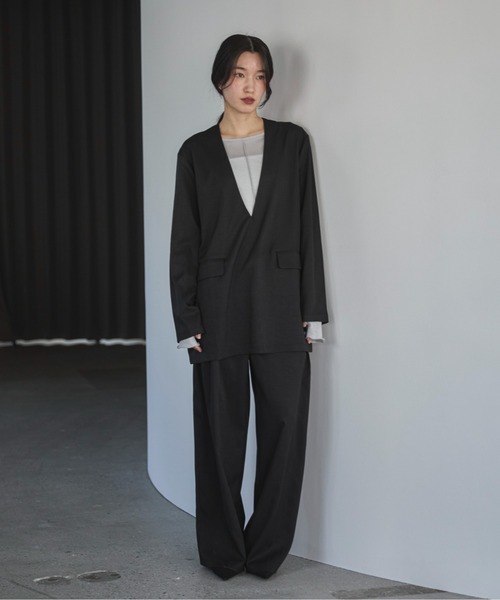 feepur（フェピュール）の「【セットアップ可】Vネックプルオーバー（その他トップス・レディース・チャコールグレー/グレイッシュベージュ/ブラック/ブラウン・MEDIUM）」の19枚目の写真