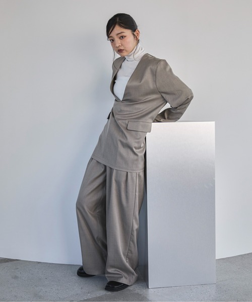 feepur（フェピュール）の「【セットアップ可】Vネックプルオーバー（その他トップス・レディース・チャコールグレー/グレイッシュベージュ/ブラック/ブラウン・MEDIUM）」の6枚目の写真