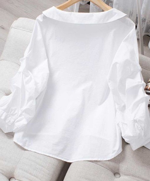 フラットカラーボリューム三段タックブラウス(シャツ/ブラウス)|CADBURY(キャドバリー) フラットカラーボリューム三段タックブラウス(シャツ/ブラウス)|CADBURY(キャドバリー)