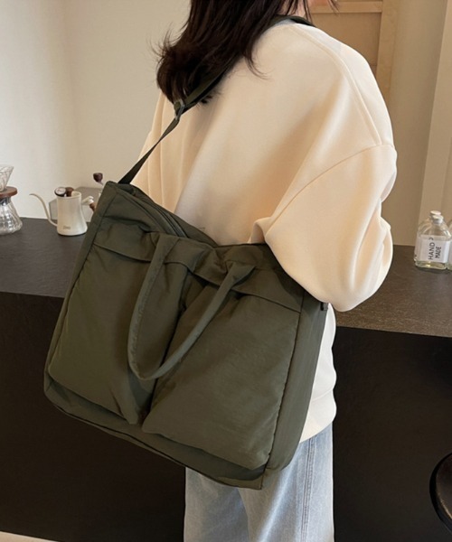 COCOMOMO(ココモモ)の「トートバッグ 大容量 ファスナー付き ショルダーバッグ 2WAY(トートバッグ・レディース・アイボリー/ブラック/カーキ/ブラウン/ピンク/ネイビー・FREE)」の1枚目の写真