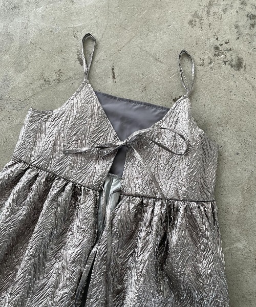 AIC.（エーアイシー）の「2WAYメタリックふくれジャガードキャミソール（キャミソール・レディース・シルバー・FREE）」の3枚目の写真