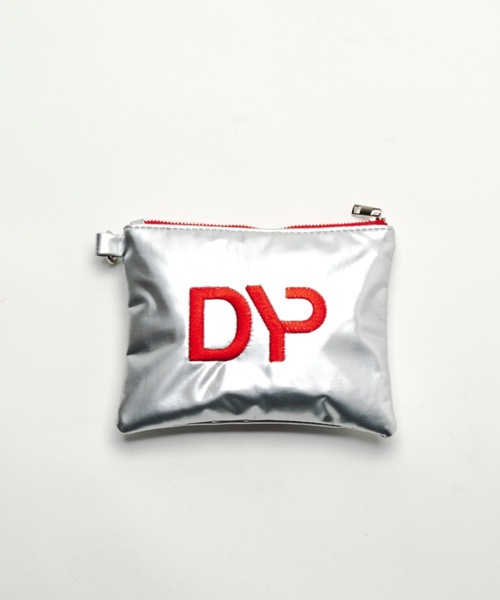 DTYYPE(ドタイプ)の「ハートスタッズメタリックフラット型ポーチ(ポーチ・レディース・ブラック/レッド・FREE)」の5枚目の写真