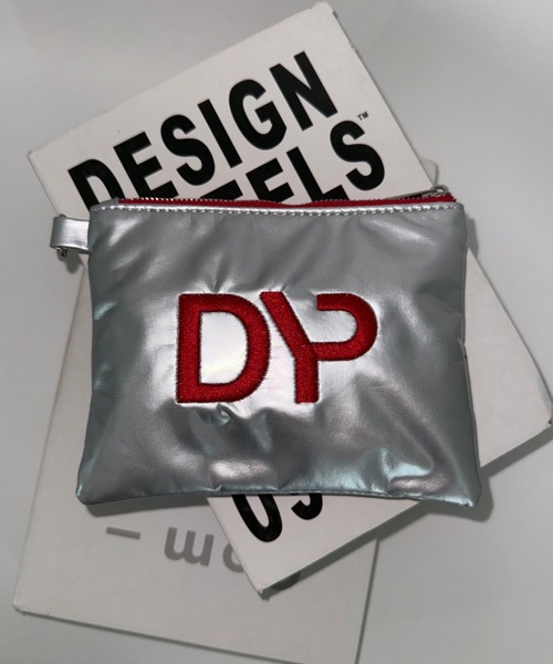 DTYYPE(ドタイプ)の「ハートスタッズメタリックフラット型ポーチ(ポーチ・レディース・ブラック/レッド・FREE)」の7枚目の写真