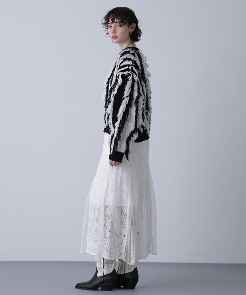 ROSE BUD（ローズバッド）の「バイカラーフリンジニットプルオーバー（ニット/セーター・レディース・ブラック/ピンク・ONE SIZE）」の4枚目の写真