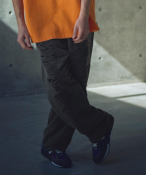 ADAM PATEK(アダムパテック)の「ADAMPATEK/pigment dyeing damage wide pants/ピグメント染ダメージワイドスウェットパンツ(スウェットパンツ・メンズ・ブラック・2/1)」の13枚目の写真