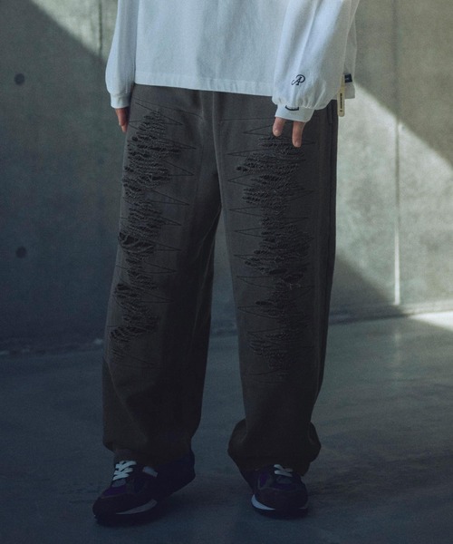 ADAM PATEK(アダムパテック)の「ADAMPATEK/pigment dyeing damage wide pants/ピグメント染ダメージワイドスウェットパンツ(スウェットパンツ・メンズ・ブラック・2/1)」の14枚目の写真