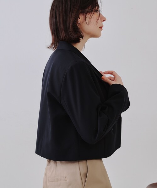 OPAQUE.CLIP(オペークドットクリップ)の「ショートテーラードジャケット【洗濯機洗い可】(テーラードジャケット・レディース・ネイビー/ベージュ・38/42/40)」の3枚目の写真