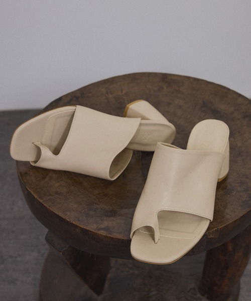 SALON adam et rope'（サロン アダム エ ロペ）の「ヒールトングサンダル（サンダル・レディース・ブラック/ライトグレー・23.5/22.5/24.5）」の21枚目の写真