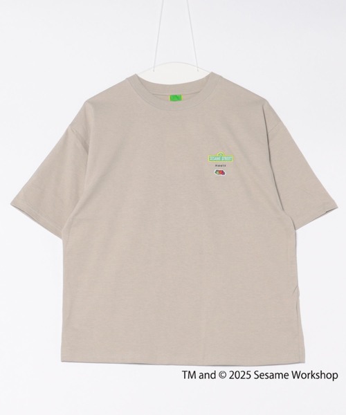 FRUIT OF THE LOOM(フルーツオブザルーム)の「【FRUIT OF THE LOOM】SESAME STREET×FTL イラストTシャツ D/セサミストリート コラボ(Tシャツ/カットソー・メンズ・バイオレット/ライトベージュ・S/M/L)」の2枚目の写真