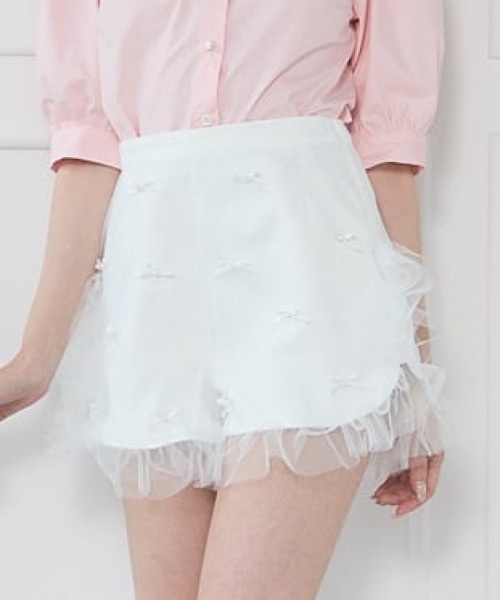 lilLilly（リルリリー）の「airi×Starry リボンたっぷりフリルショートパンツ（その他パンツ・レディース・ホワイト/ブラック・FREE）」の2枚目の写真