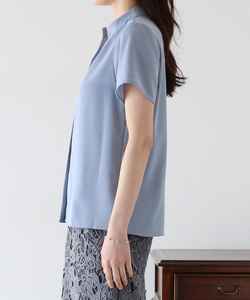 BLUEEAST(ブルーイースト)の「パールボタンフレンチブラウス(シャツ/ブラウス・レディース・ホワイト/ネイビー/ブルー・MEDIUM/LARGE)」の13枚目の写真