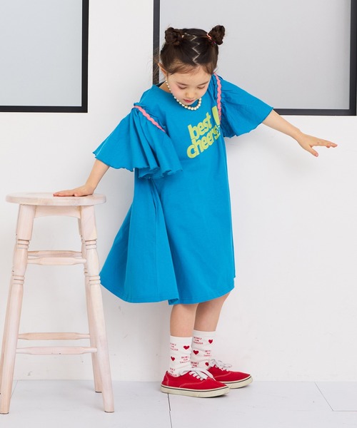 Life Support Products(ライフサポートプロダクツ)の「【COTTON from U.S.A】フリルショルダーワンピース(ワンピース・キッズ・チャコール/レッド/ブルー・100/110/120/130/140/150/90)」の2枚目の写真