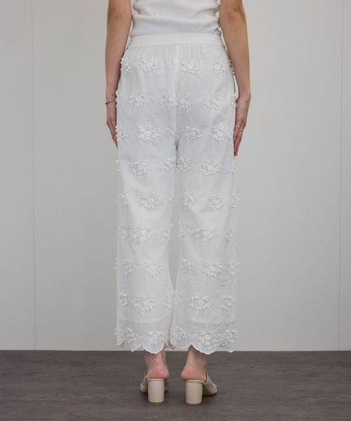 SALON adam et rope'（サロン アダム エ ロペ）の「【WEB限定】3Dフラワーレースワイドパンツ［セットアップ対応］（その他パンツ・レディース・ブルー系その他4/ブラック/ホワイト・FREE）」の8枚目の写真