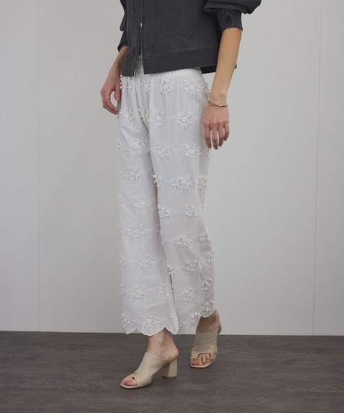 SALON adam et rope'（サロン アダム エ ロペ）の「【WEB限定】3Dフラワーレースワイドパンツ［セットアップ対応］（その他パンツ・レディース・ブルー系その他4/ブラック/ホワイト・FREE）」の10枚目の写真