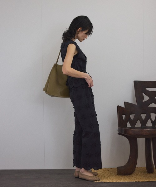 SALON adam et rope'（サロン アダム エ ロペ）の「【WEB限定】3Dフラワーレースワイドパンツ［セットアップ対応］（その他パンツ・レディース・ブルー系その他4/ブラック/ホワイト・FREE）」の17枚目の写真