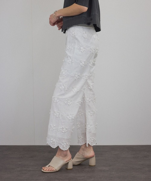 SALON adam et rope'（サロン アダム エ ロペ）の「【WEB限定】3Dフラワーレースワイドパンツ［セットアップ対応］（その他パンツ・レディース・ブルー系その他4/ブラック/ホワイト・FREE）」の11枚目の写真