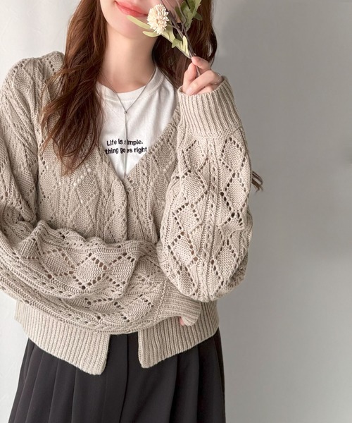 classicalelf(クラシカルエルフ)の「着るたび、雰囲気美人。前後2way格子柄透かし編みショート丈ニットカーディガン(長袖)(カーディガン/ボレロ・レディース・チャコール/ブルー/グレイッシュベージュ/ブラック・SMALL/MEDIUM/LARGE/X-LARGE)」の9枚目の写真