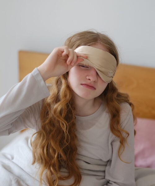 Afternoon Tea（アフタヌーンティー）の「ロゴシルクアイマスク/ヴェロニカ・ハリム（その他ルームウェア・レディース・ベージュ/ピンク・ONE SIZE）」の3枚目の写真