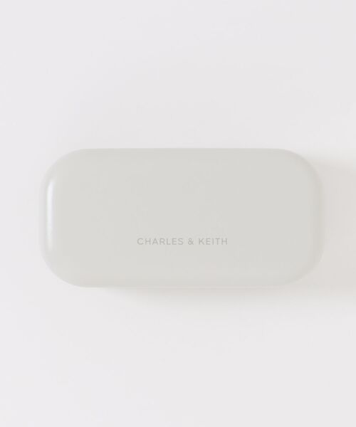 CHARLES & KEITH(チャールズ & キース)の「Bree ブリー リサイクルアセテートレクタングルサングラス(サングラス・レディース・サーモンピンク/ブルーグリーン/ブラック・FREE)」の15枚目の写真