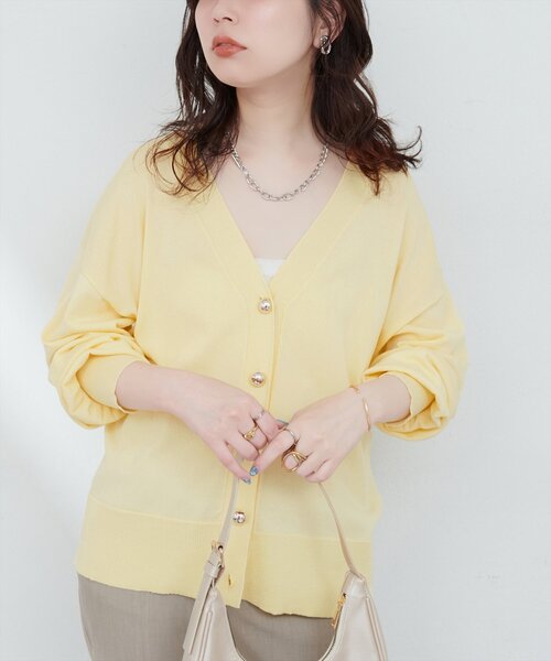 natural couture(ナチュラルクチュール)の「UVアンチピリング金釦カーデ(カーディガン/ボレロ・レディース・ピンク/イエロー/ブラック/オフホワイト・FREE)」の1枚目の写真