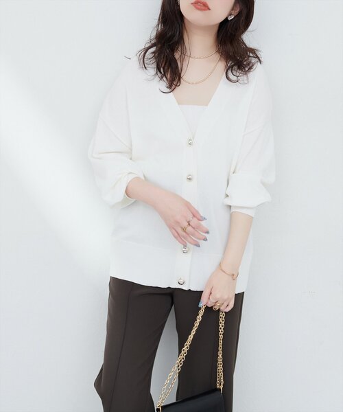 natural couture(ナチュラルクチュール)の「UVアンチピリング金釦カーデ(カーディガン/ボレロ・レディース・ピンク/イエロー/ブラック/オフホワイト・FREE)」の7枚目の写真