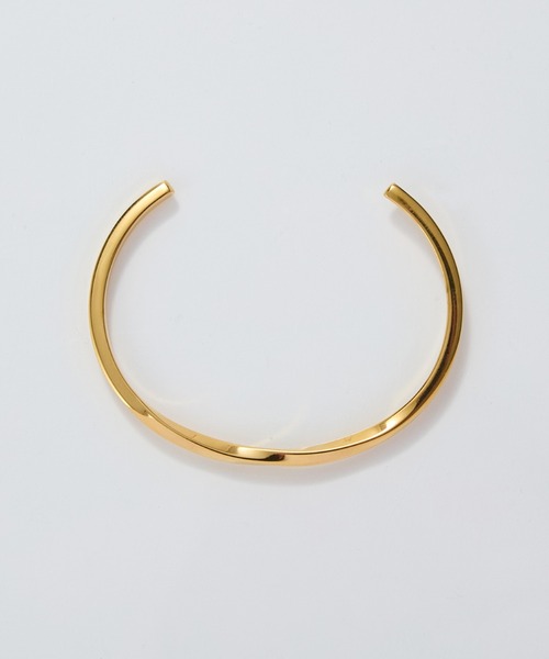 Phoebe（フィービィー）の「【金属アレルギー対応】ライトツイストメタルバングル/サージカルステンレス（バングル/リストバンド・レディース・イエローゴールド・FREE）」の3枚目の写真